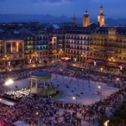 *A: MONTXO A.G.
*F: 25-06-2004
*P:
*L: PAMPLONA
*T: INAUGURACION DE LA PLAZA DEL CASTILLO