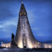 Hallgrímskirkja kostel v Reykjaviku. Trvalo to 38let nez byl postaven